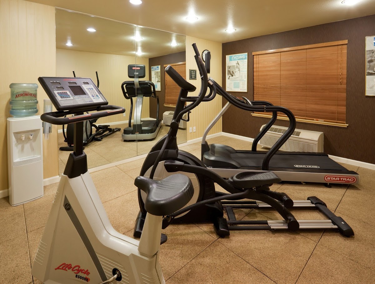 Holiday Inn Express & Suites Belmont by IHG photo 2