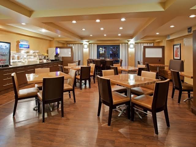 Holiday Inn Express & Suites Belmont by IHG photo 3