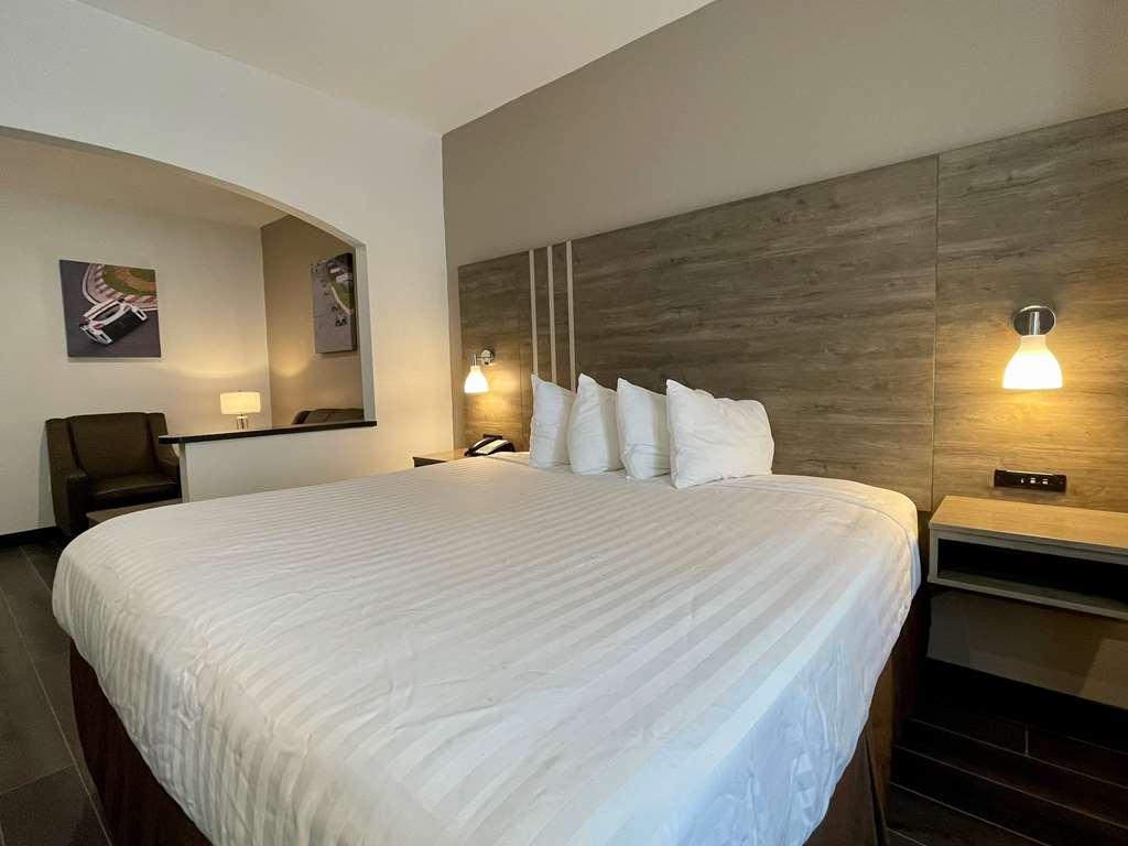 Best Western Roanoke Inn & Suites photo 2