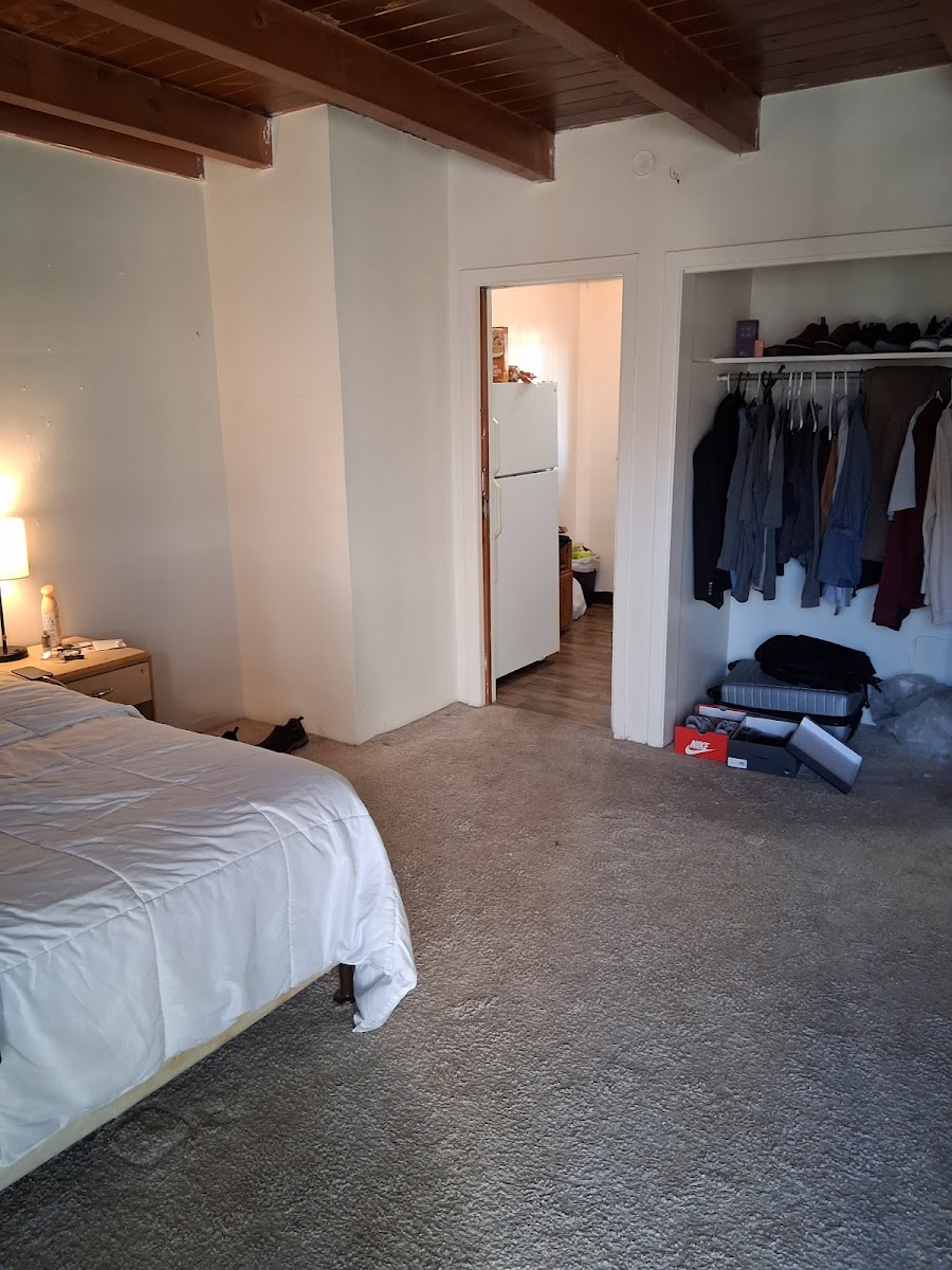 Silver Dollar Motor Lodge photo 2
