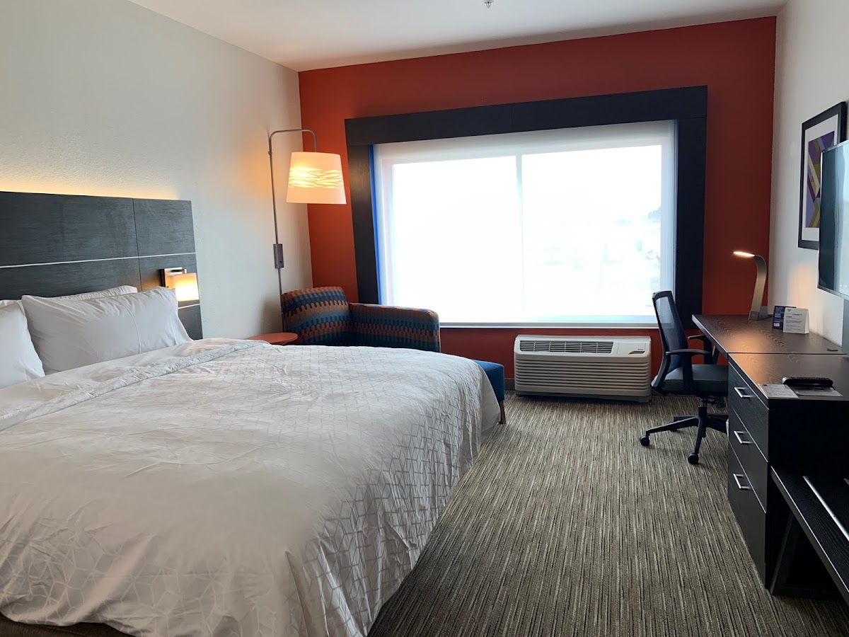 Holiday Inn Express & Suites Denver Aurora Medical Campus photo 2