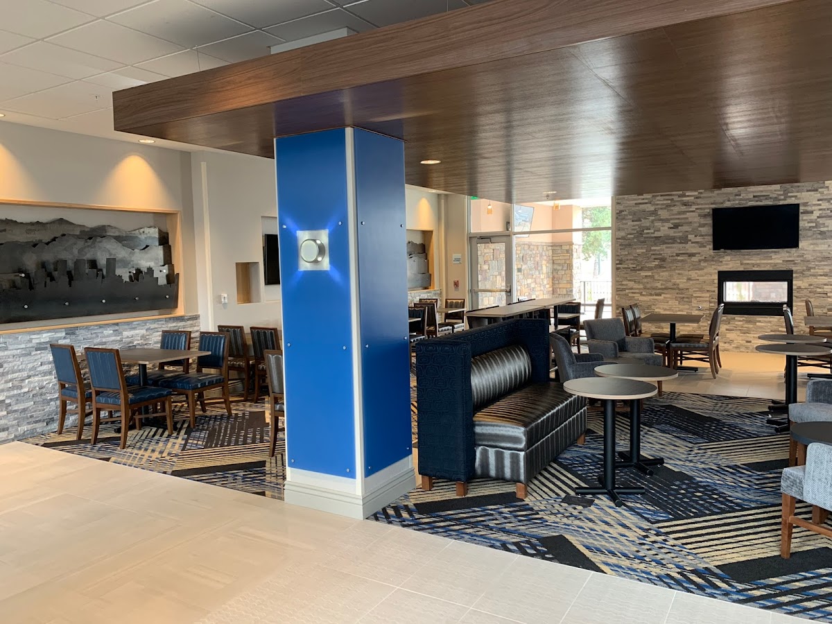 Holiday Inn Express & Suites Denver Aurora Medical Campus photo 3