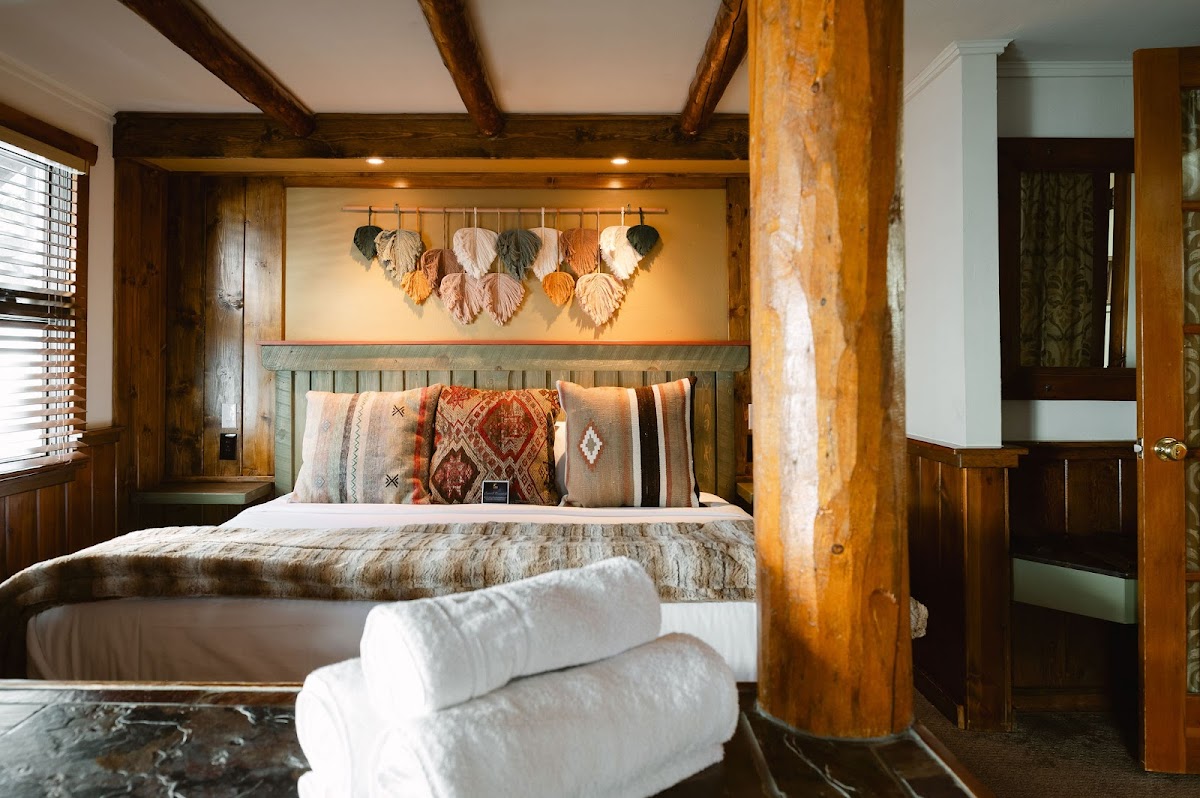Highland Haven Creekside Inn photo 2