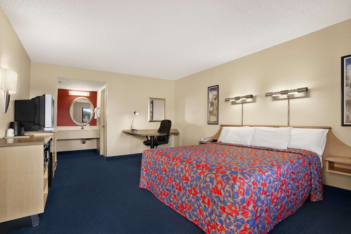 Days Inn by Wyndham Buena Park photo 2