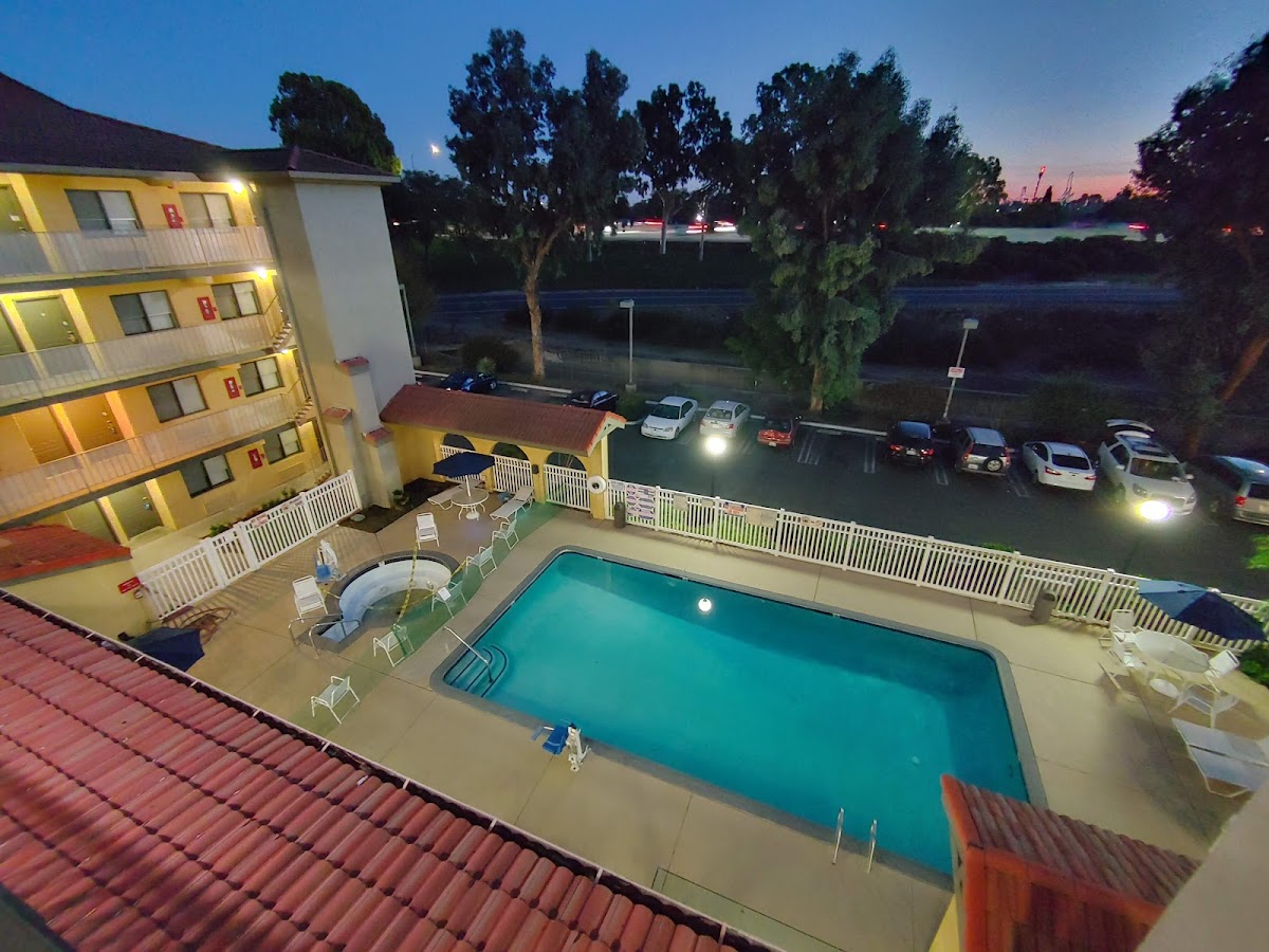 Days Inn by Wyndham Buena Park photo 3