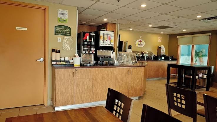 Super 8 by Wyndham Midland photo 2