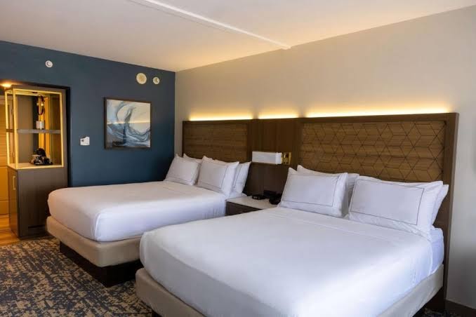 DoubleTree by Hilton Hotel Tinton Falls - Eatontown photo 2