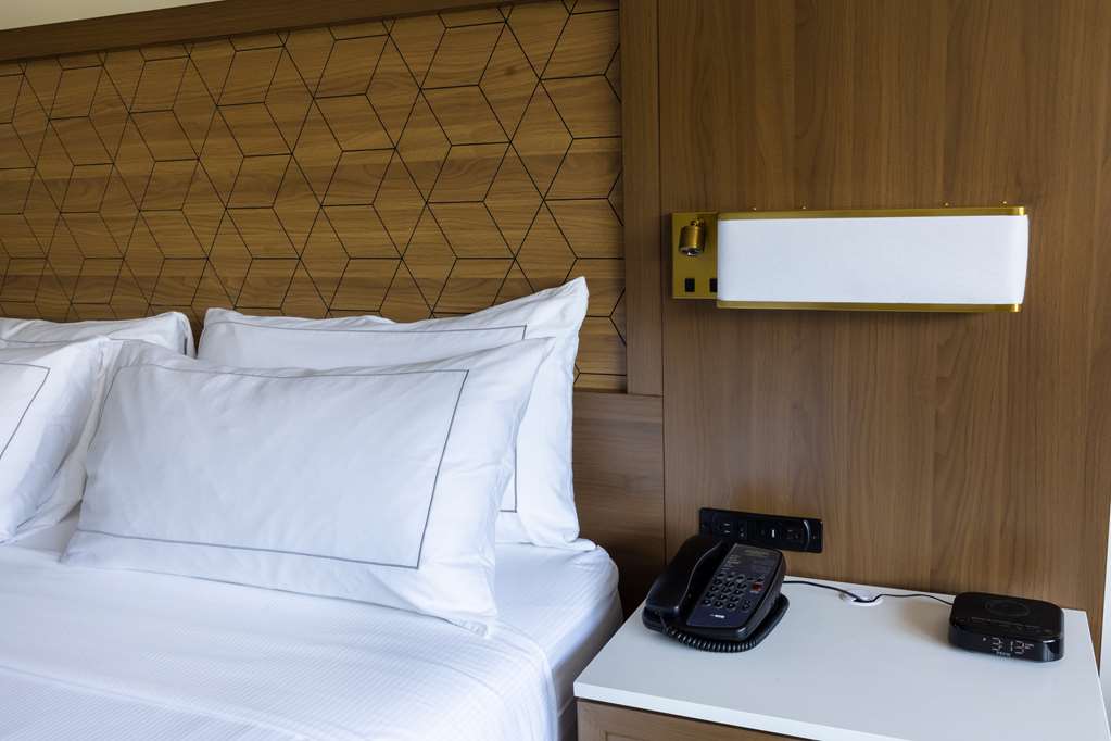 DoubleTree by Hilton Hotel Tinton Falls - Eatontown photo 3