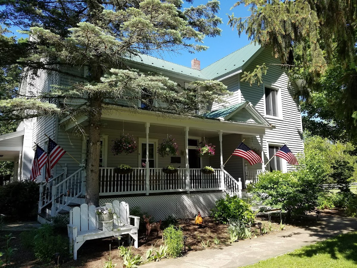 Fainting Goat Island Inn