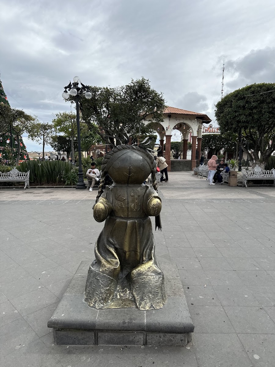Estatua Muñeca Lele