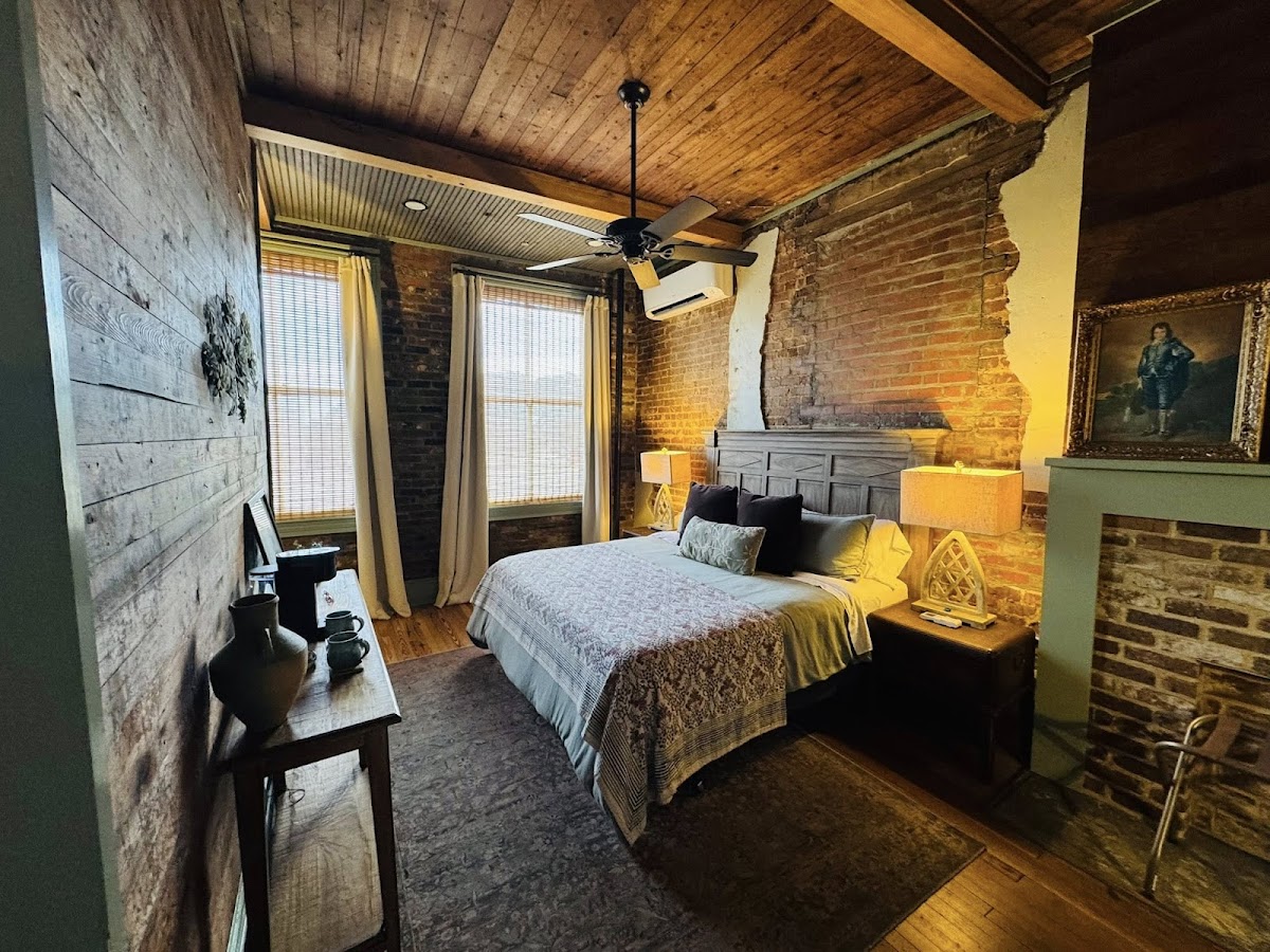 The Buzzard's Roost Inn photo 2