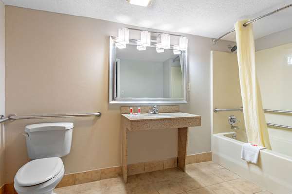 Econo Lodge Byron - Warner Robins photo 3