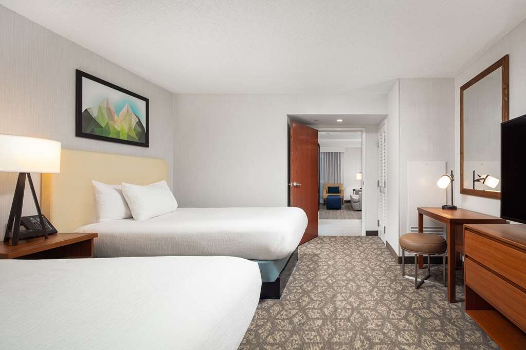 Embassy Suites by Hilton Portland Airport photo 2