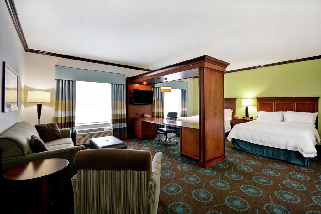 Hampton Inn & Suites San Antonio/Northeast I-35 photo 2