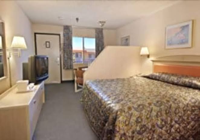 HillTop Inn and suites photo 3