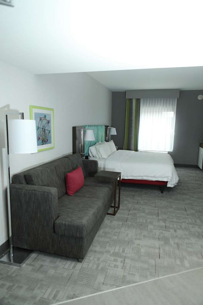 Hampton Inn & Suites by Hilton Burlington photo 2