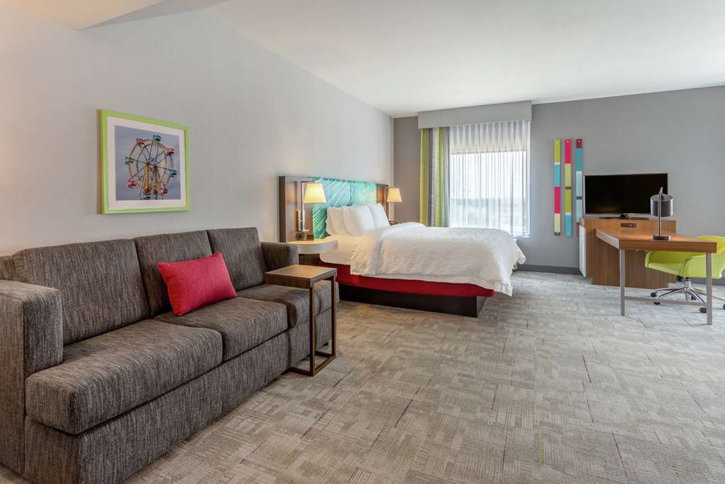 Hampton Inn & Suites by Hilton Burlington photo 3