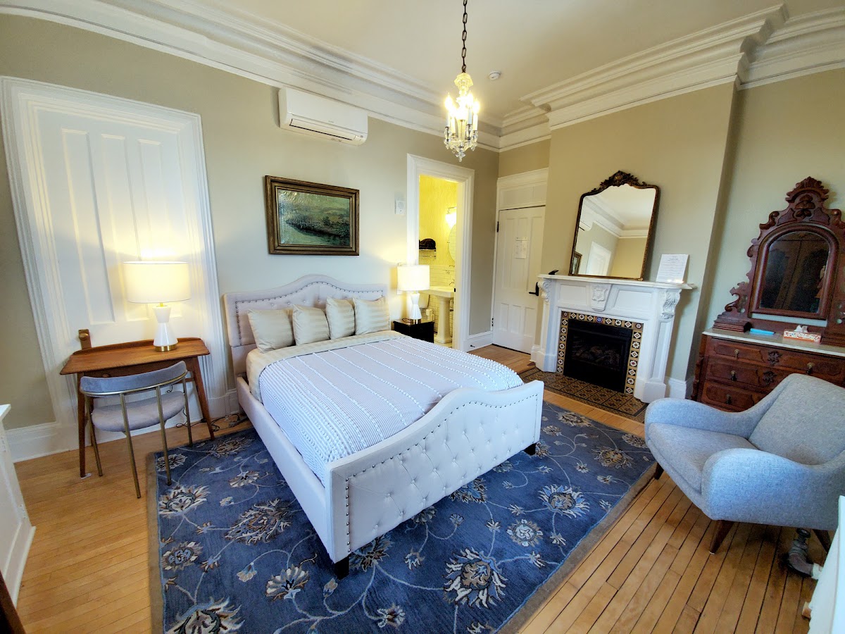 Governors Mansion Inn photo 2