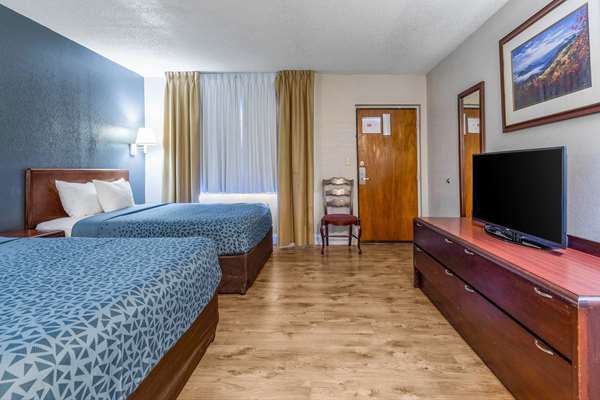 Econo Lodge Inn & Suites on the River photo 2