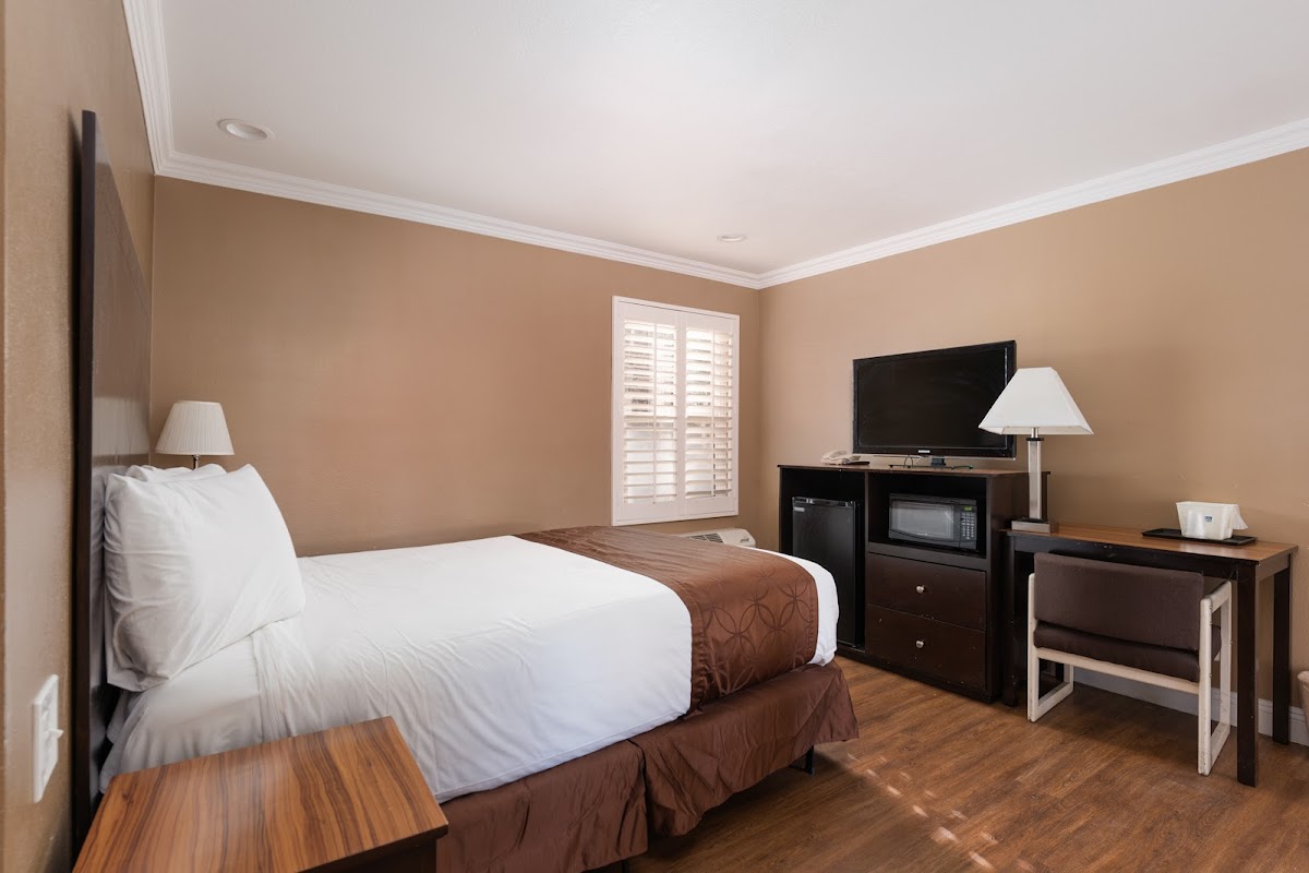 Americas Best Value Inn & Suites Anaheim Convention Center photo 2