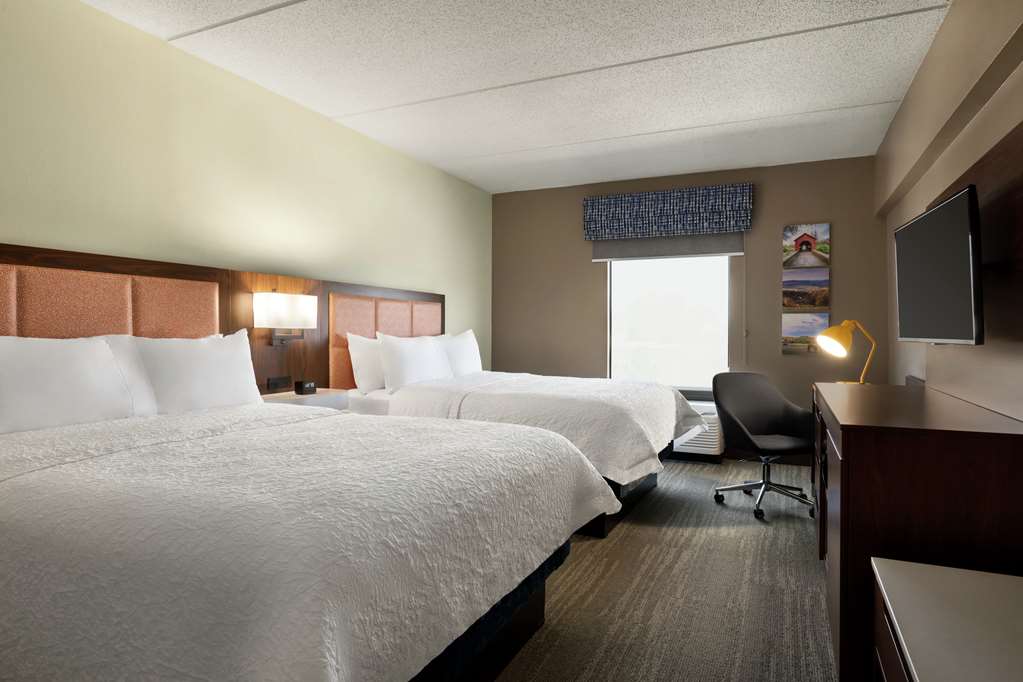 Hampton Inn & Suites Frederick-Fort Detrick photo 2