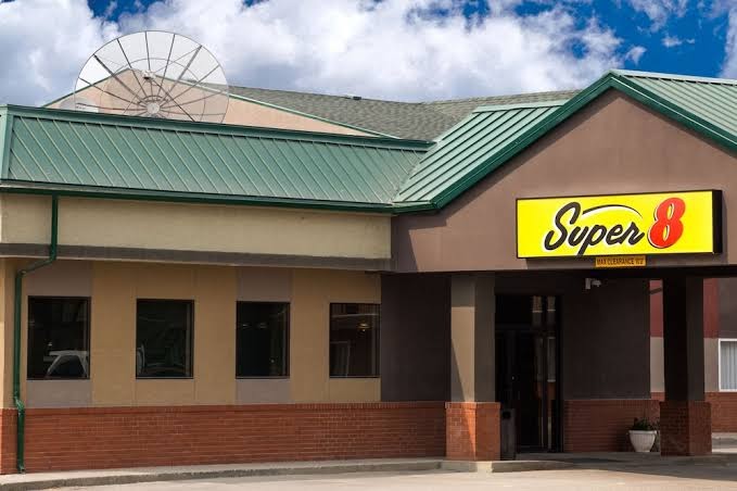 Super 8 by Wyndham Fox Creek
