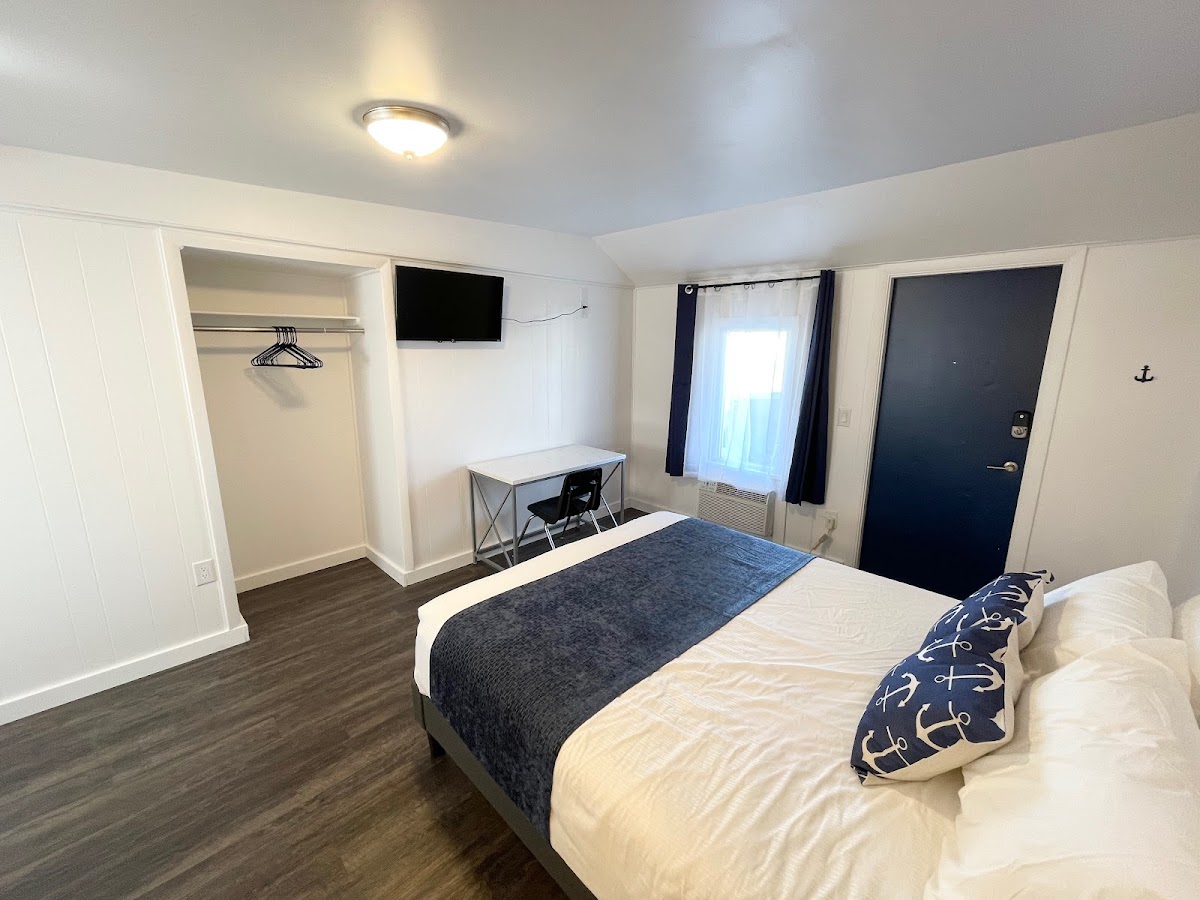 Anchor Bay Inn and Suites photo 2