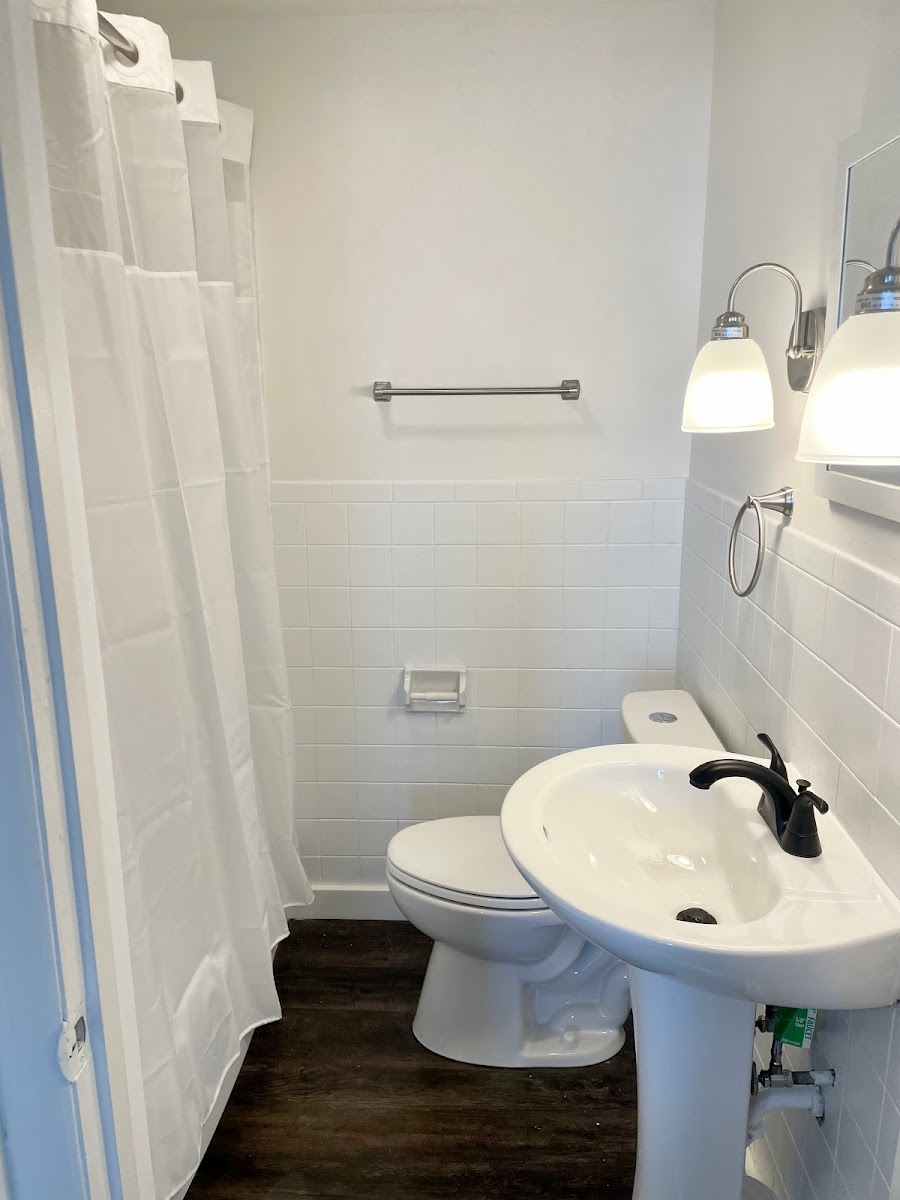 Anchor Bay Inn and Suites photo 3