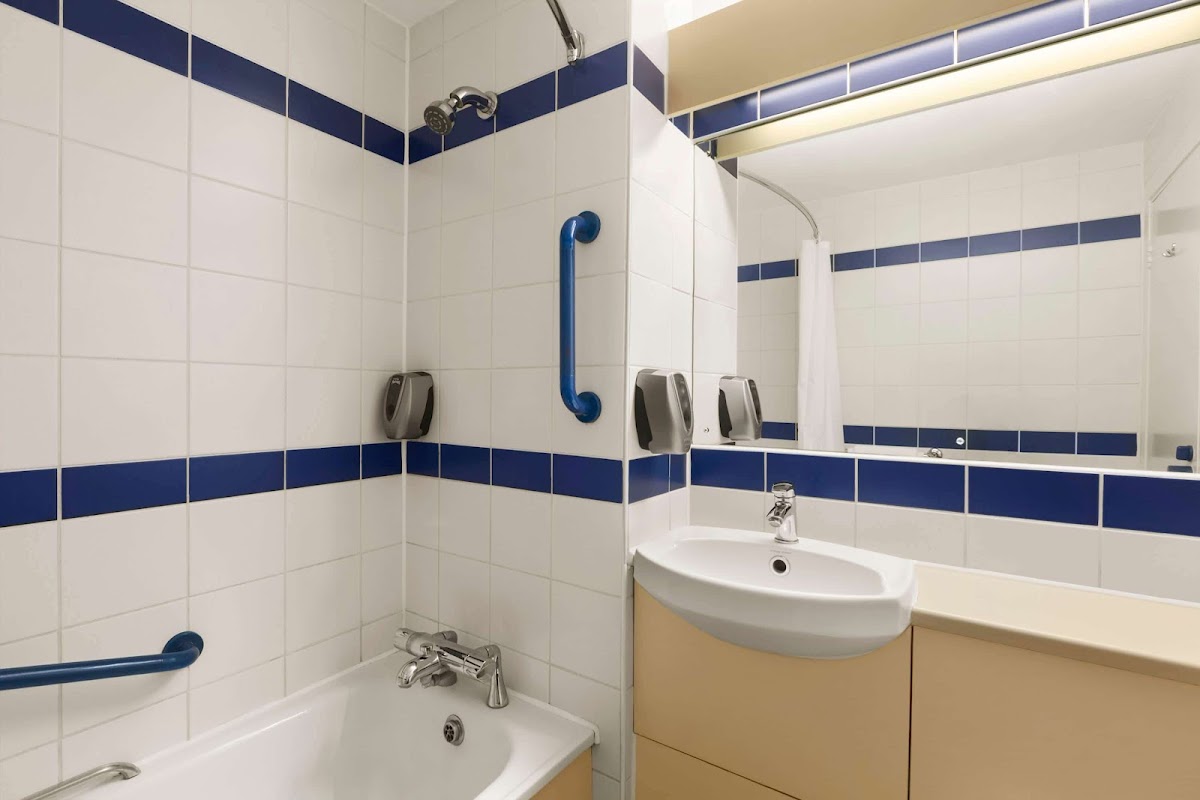 Days Inn by Wyndham Sutton Scotney South photo 3