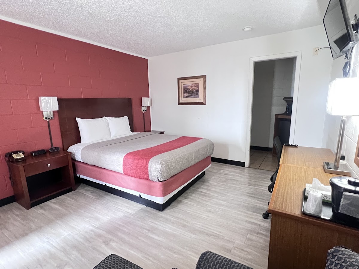Regency Inn and Suites photo 2