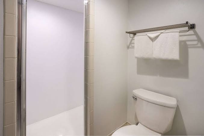 Travelodge by Wyndham Appleton photo 2