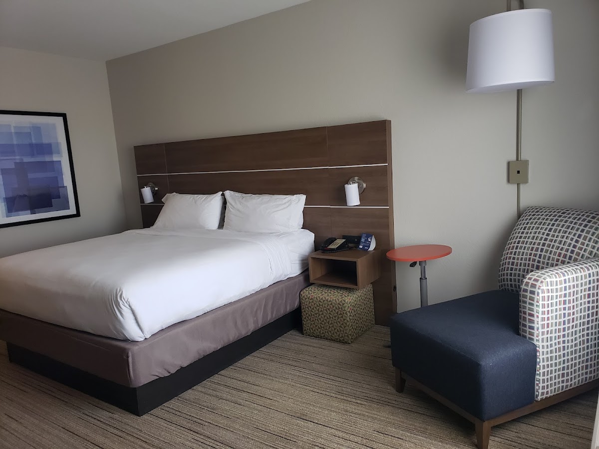 Holiday Inn Express & Suites Bartlesville by IHG photo 2