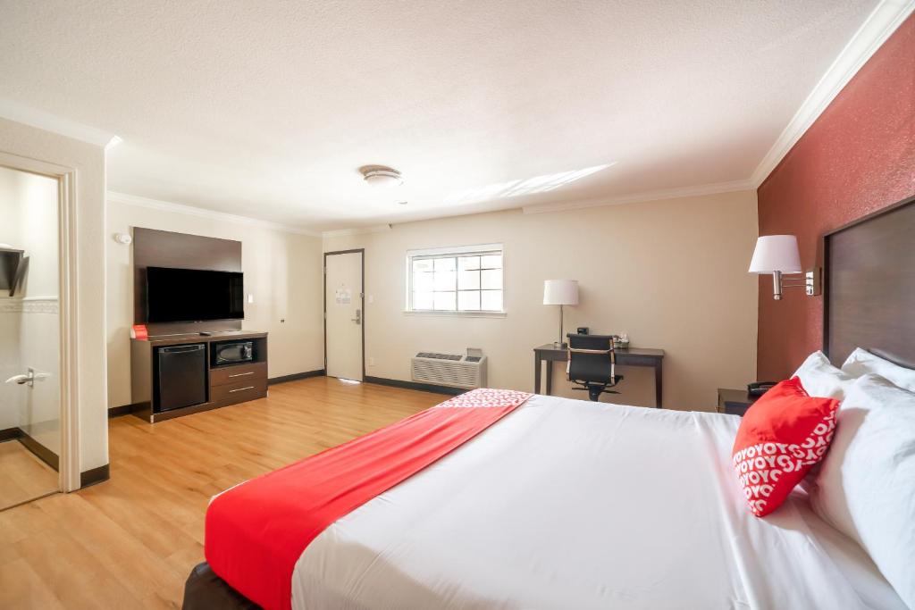 OYO Hotel McAllen Airport South photo 2