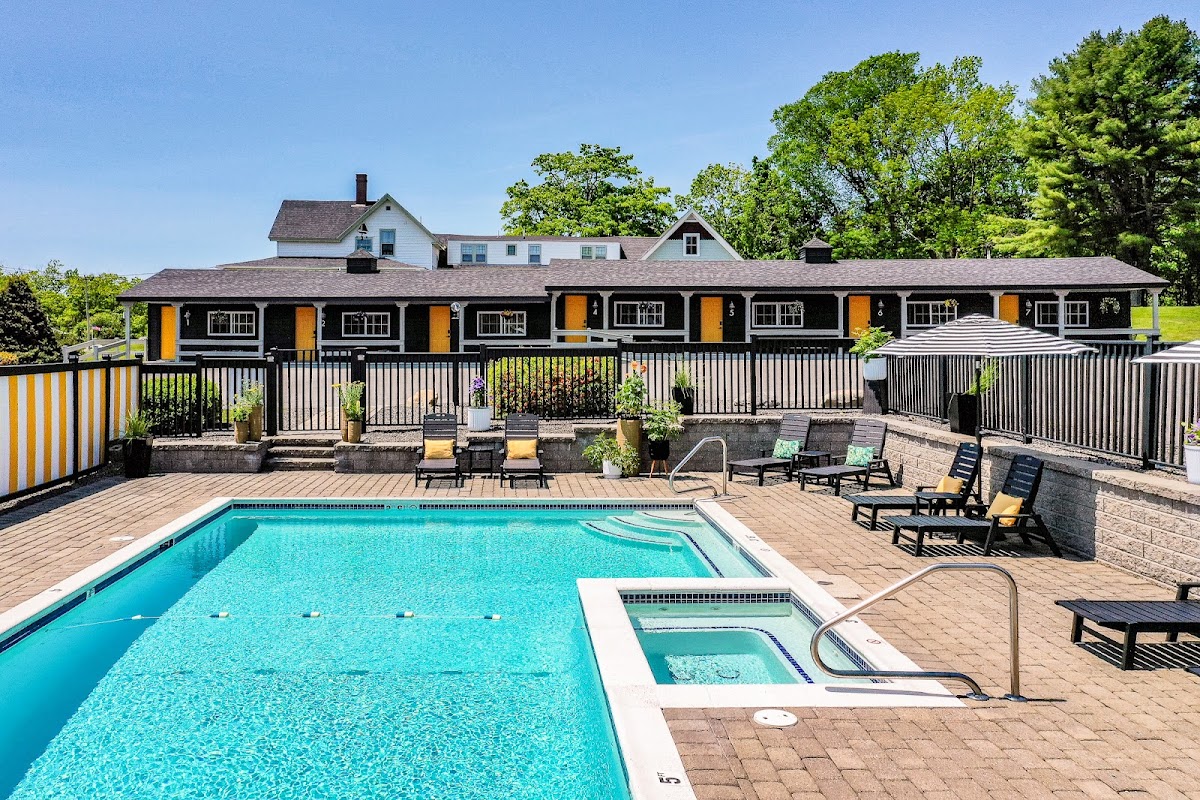 Seascape Motel & Cottages