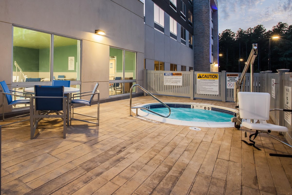 Holiday Inn Express & Suites Queensbury - Lake George Area by IHG photo 3