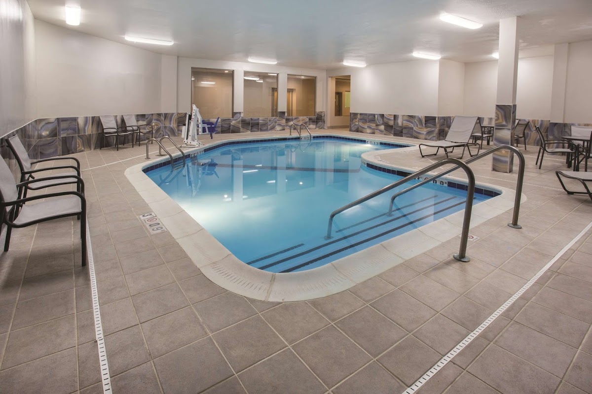 La Quinta Inn & Suites by Wyndham Pontoon Beach photo 3