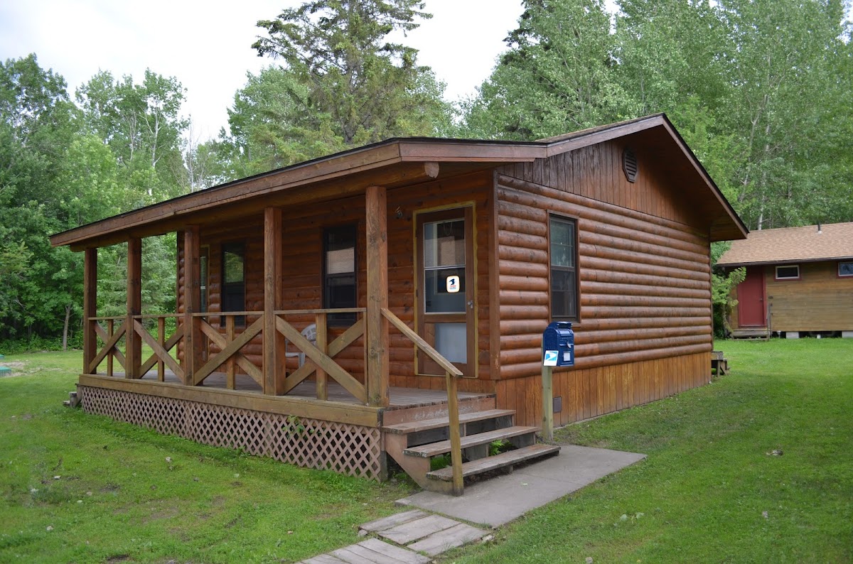 Hennum's Oak Island Lodge