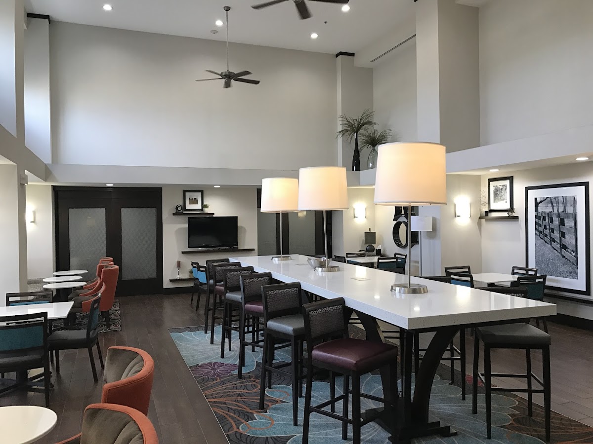 Hampton Inn & Suites Chicago Southland-Matteson photo 2