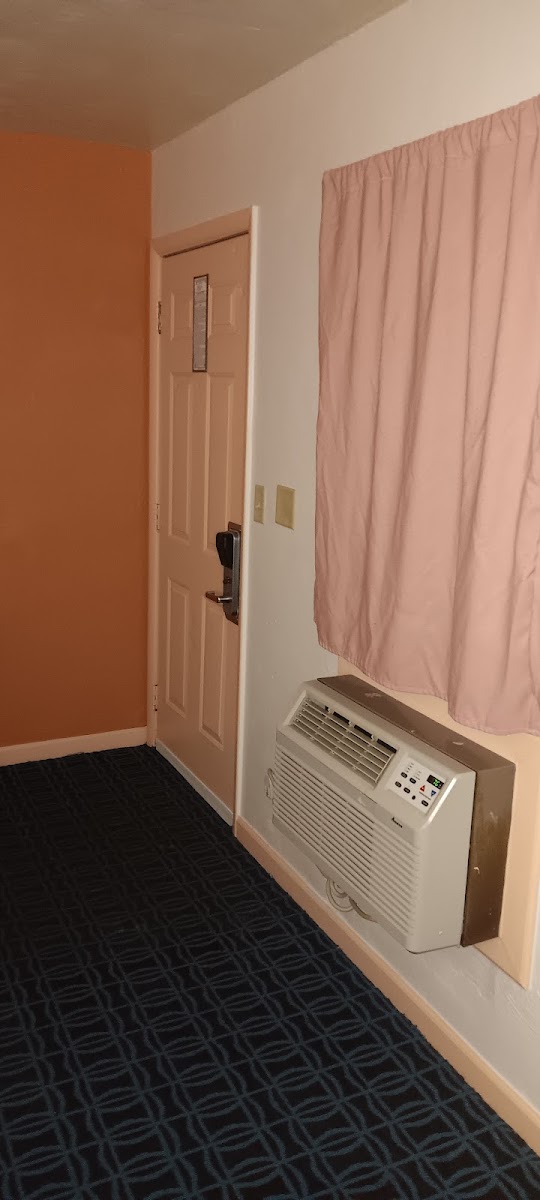 Towne Manor Motel photo 2