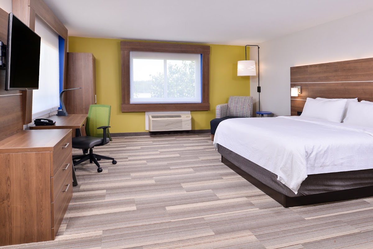 Holiday Inn Express & Suites Elgin photo 2