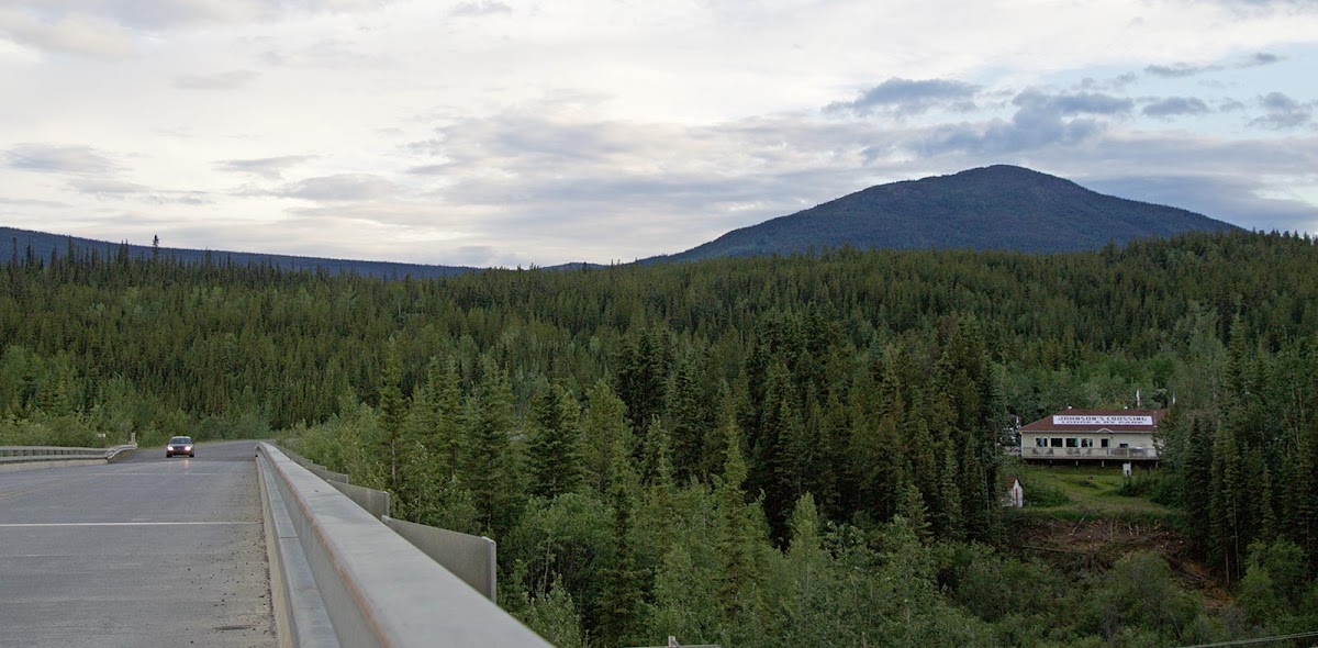 Johnson's Crossing Lodge photo 2