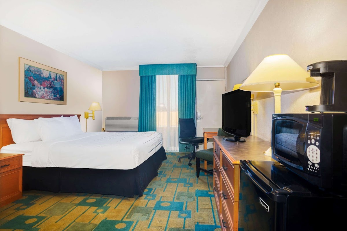 Days Inn by Wyndham Del Rio photo 2