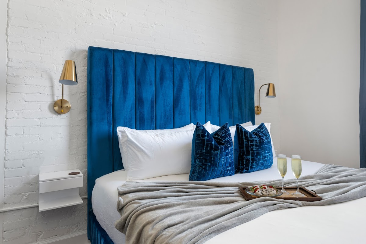 360 King Boutique Suites photo 2