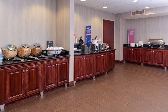 Hampton Inn & Suites Muncie photo 2