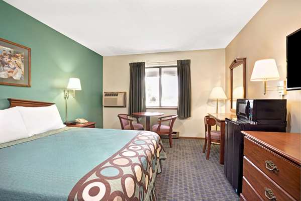 Super 8 by Wyndham Hudson photo 2