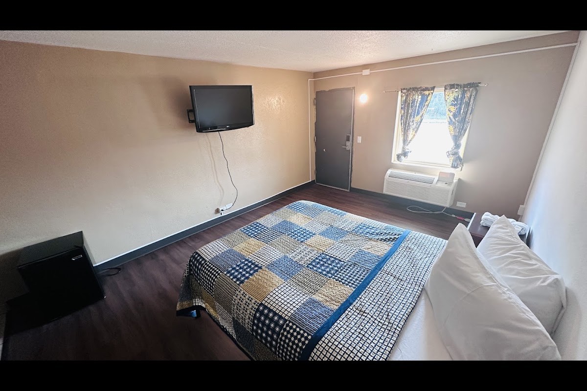 Hallmark Inn Fort Wayne photo 2