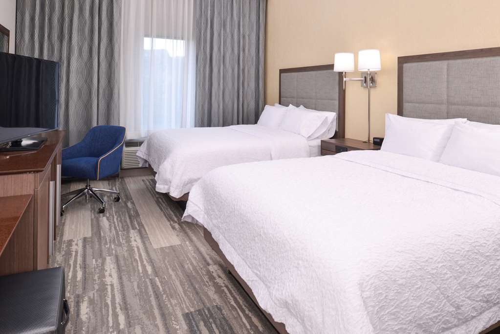 Hampton Inn & Suites Cincinnati-Mason photo 2