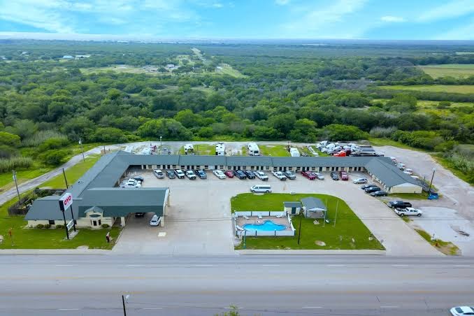 Three River Executive Inn & Suites By OYO
