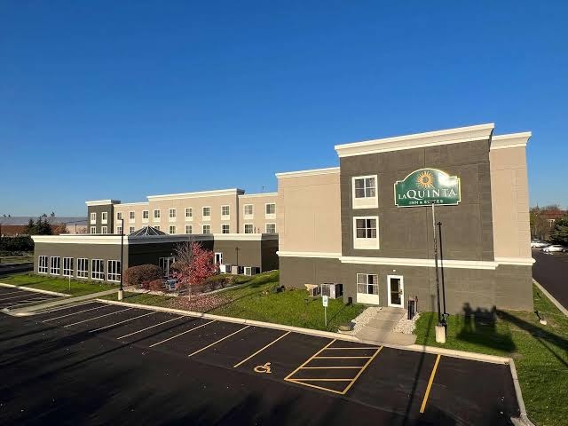 La Quinta Inn & Suites by Wyndham Bannockburn-Deerfield photo 3