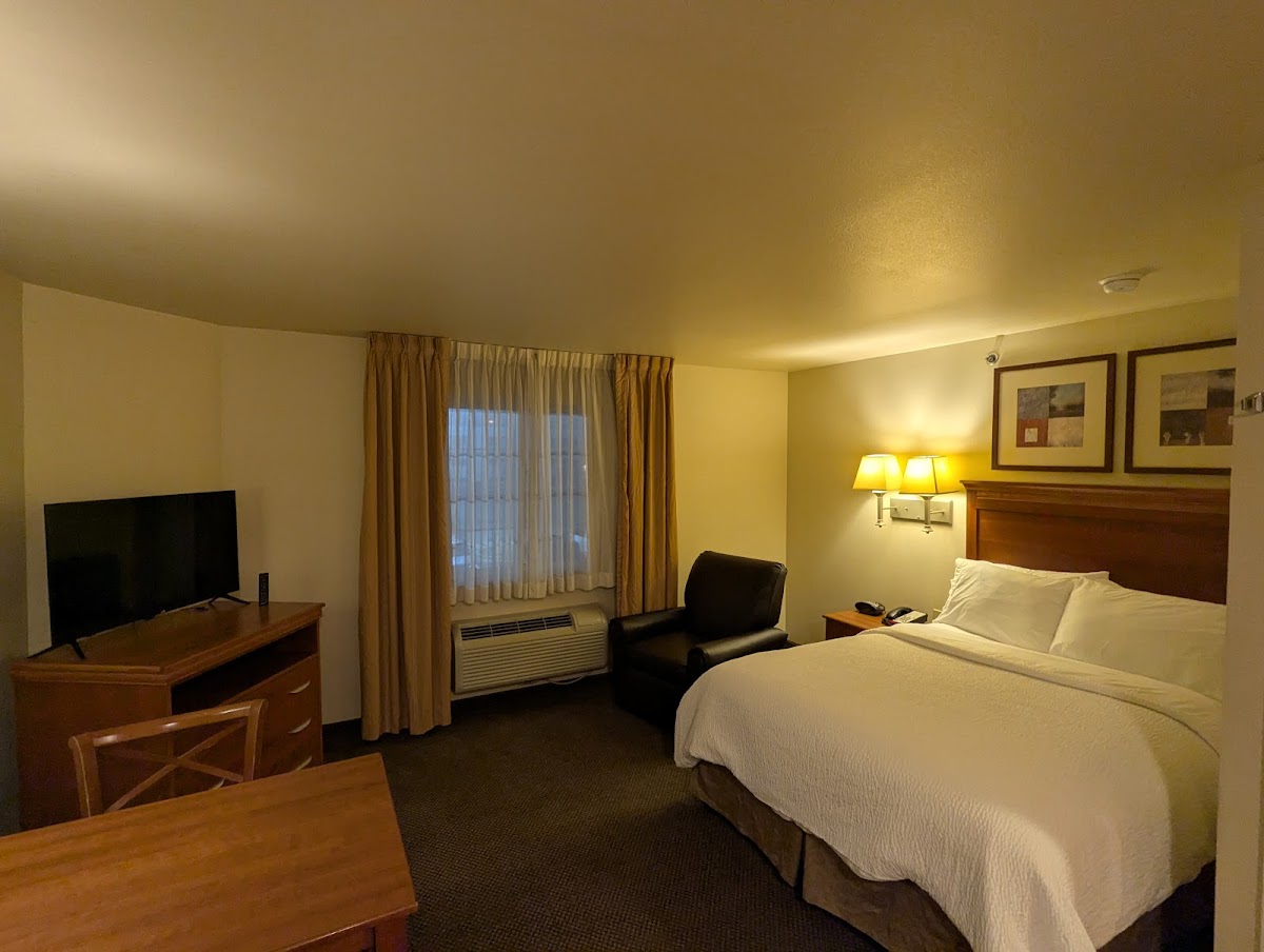 Candlewood Suites Springfield North, an IHG Hotel photo 2